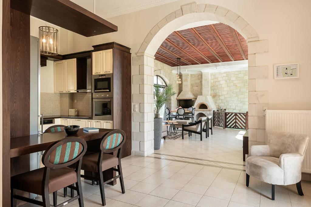 Kuchyň nebo kuchyňský kout v ubytování Caldera Platanias Villas