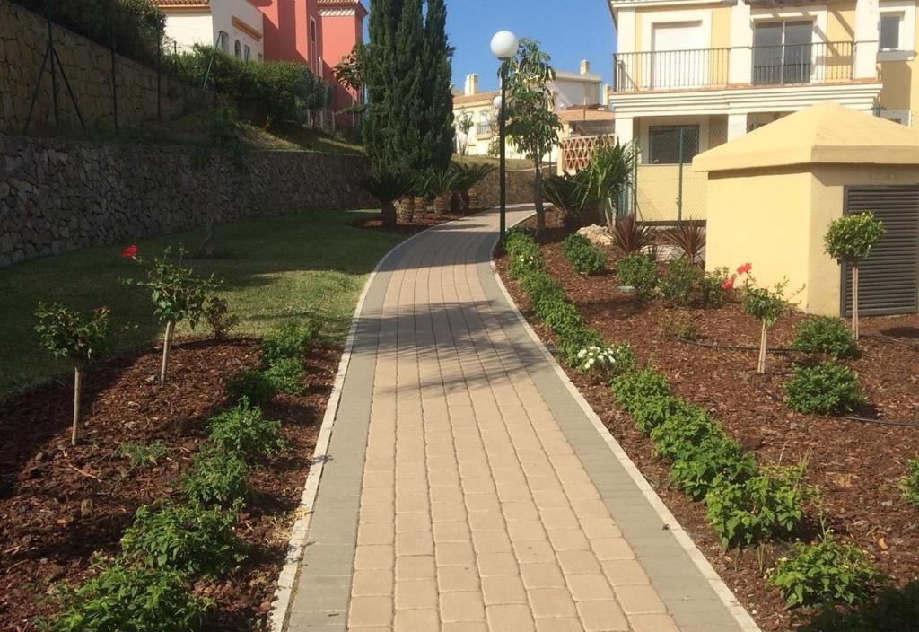 Ogród w obiekcie Lux Apartm Beauvivir