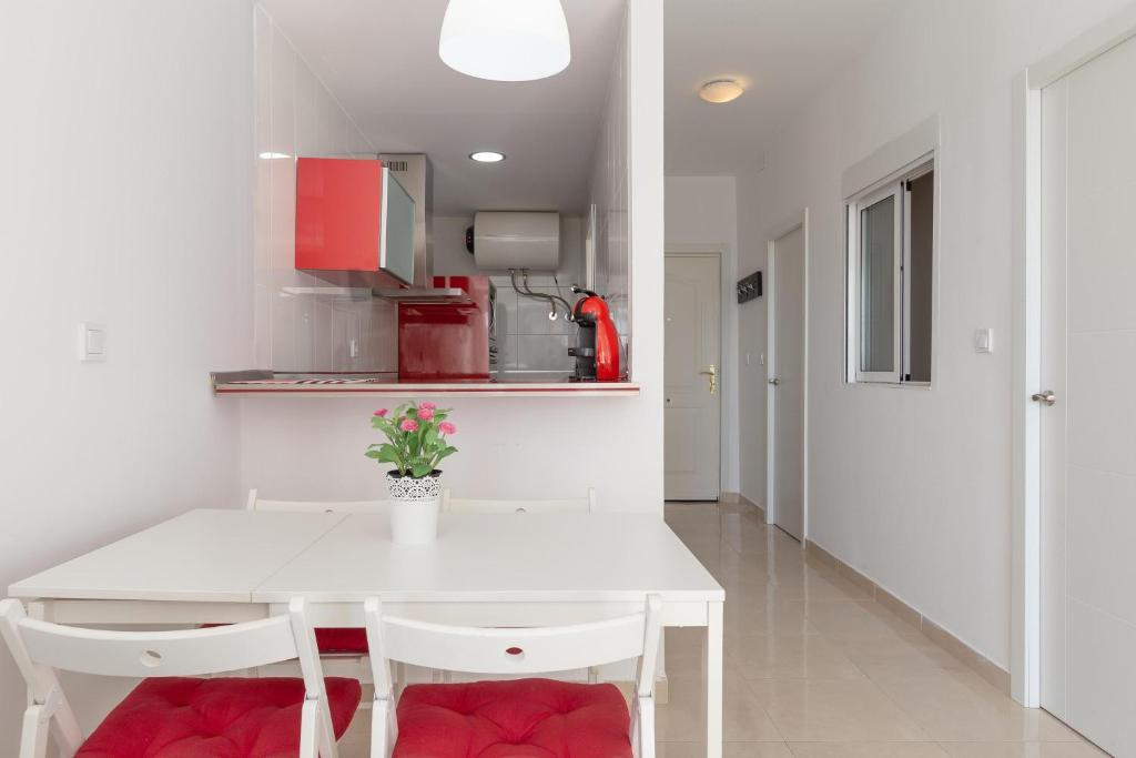 Kuchyň nebo kuchyňský kout v ubytování New modern 2-bedroom appartment