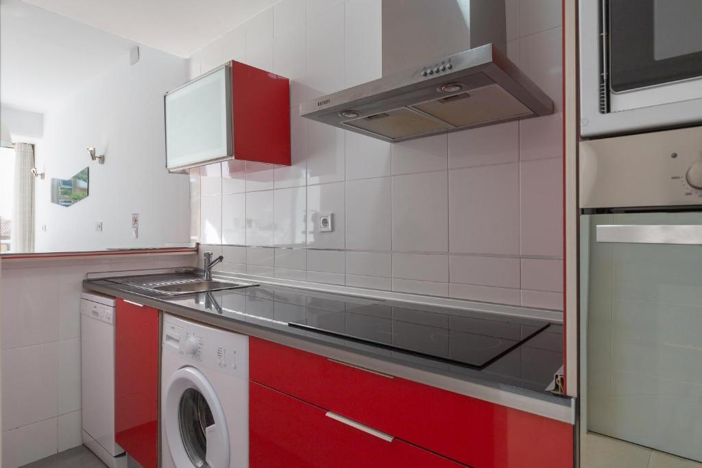 Kuchyň nebo kuchyňský kout v ubytování New modern 2-bedroom appartment