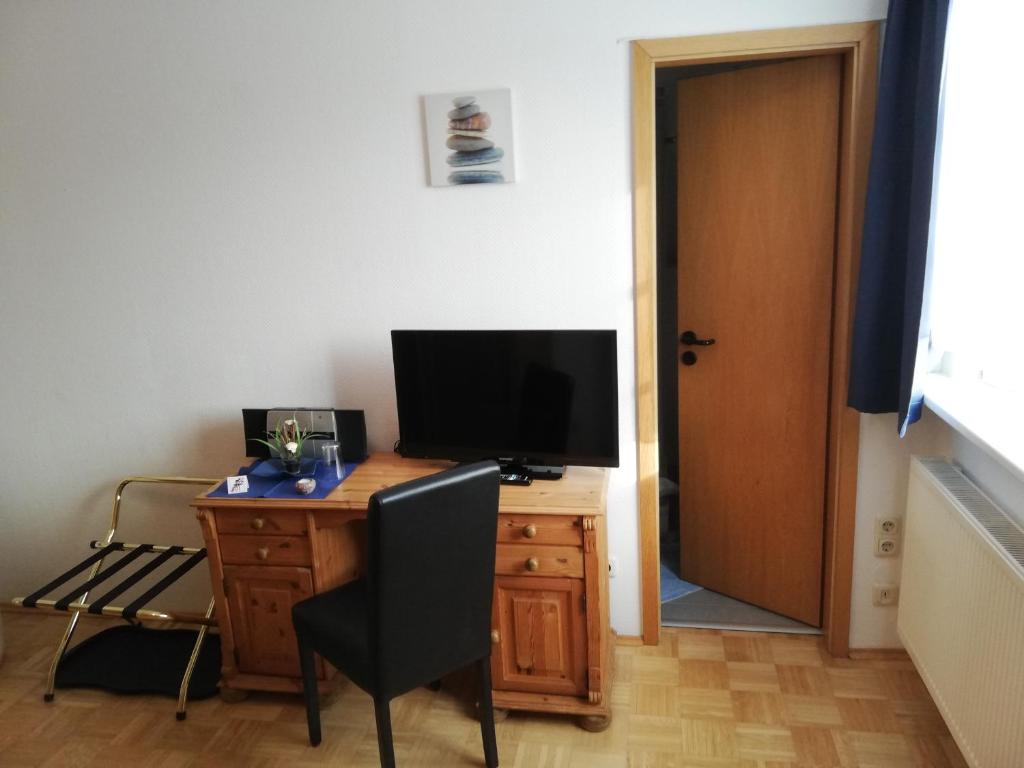 TV a/nebo společenská místnost v ubytování Pension Hinter der Düne