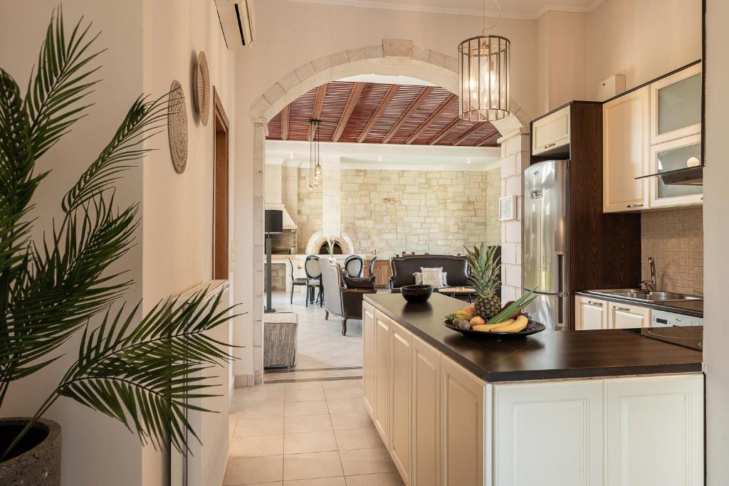 Kuchyň nebo kuchyňský kout v ubytování Caldera Platanias Villas