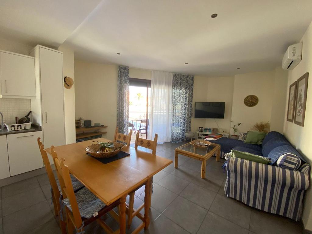 Balcón y sol en Arguineguín - Housity