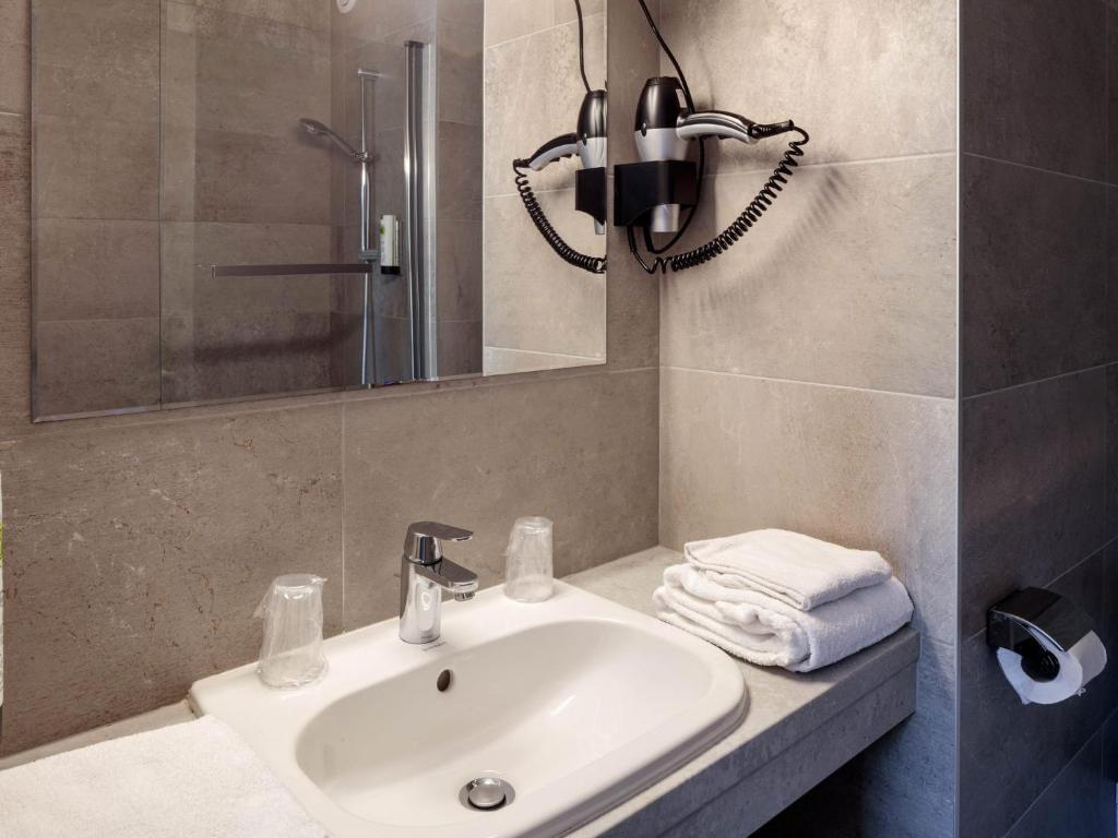 Koupelna v ubytování Logis Hotel Noemys Morgon