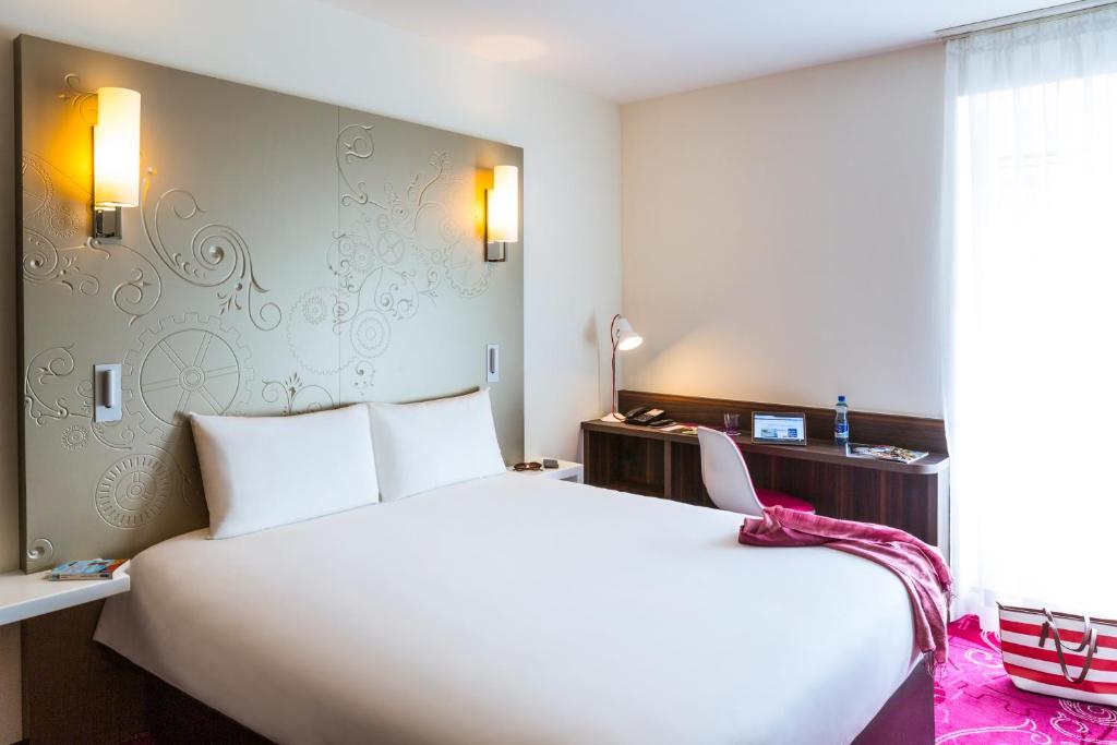 Кровать или кровати в номере VISIONAPARTMENTS Geneva Mont-Blanc