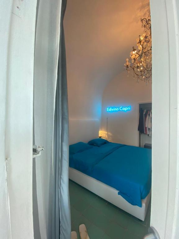 Postel nebo postele na pokoji v ubytování Suites Edivino Design Capri