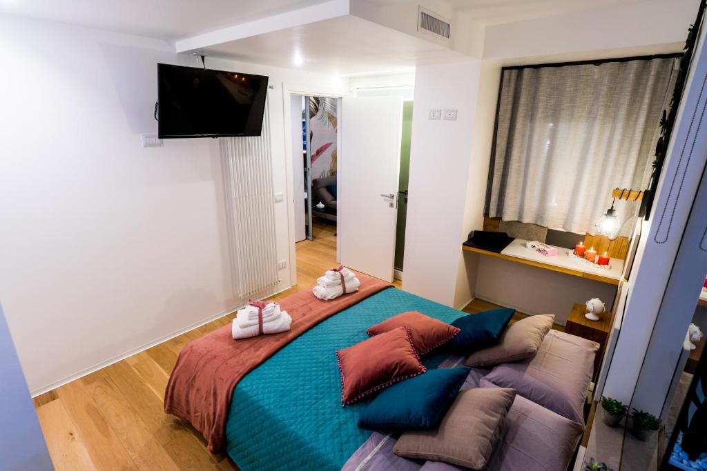 Televízia a/alebo spoločenská miestnosť v ubytovaní MC Suite Relax