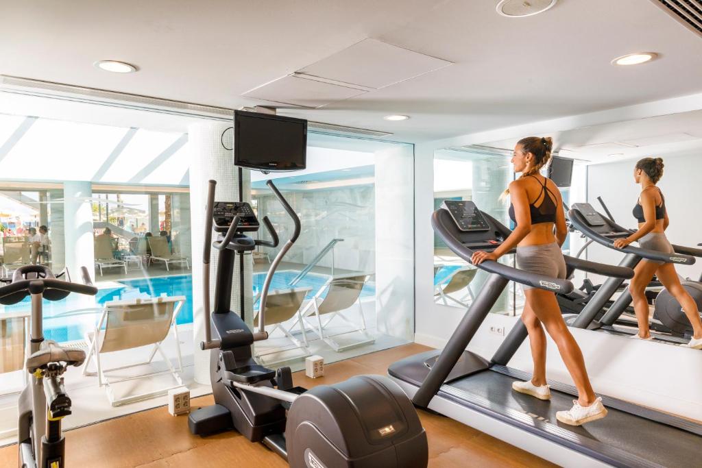 Posilňovňa alebo fitness centrum v ubytovaní CM Playa del Moro