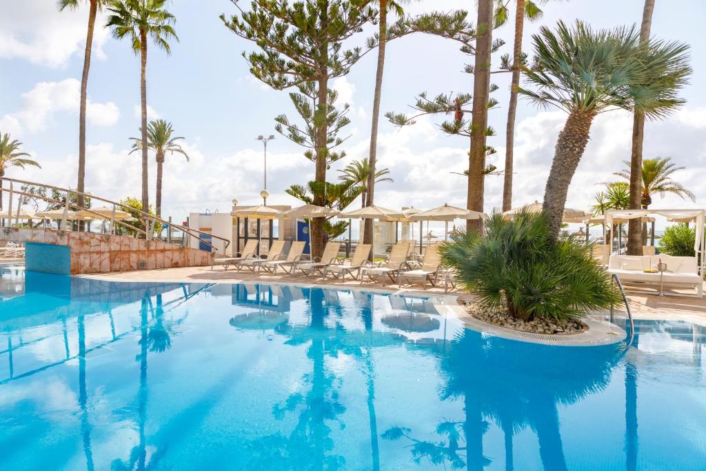 Bazén v ubytovaní CM Playa del Moro alebo v jeho blízkosti