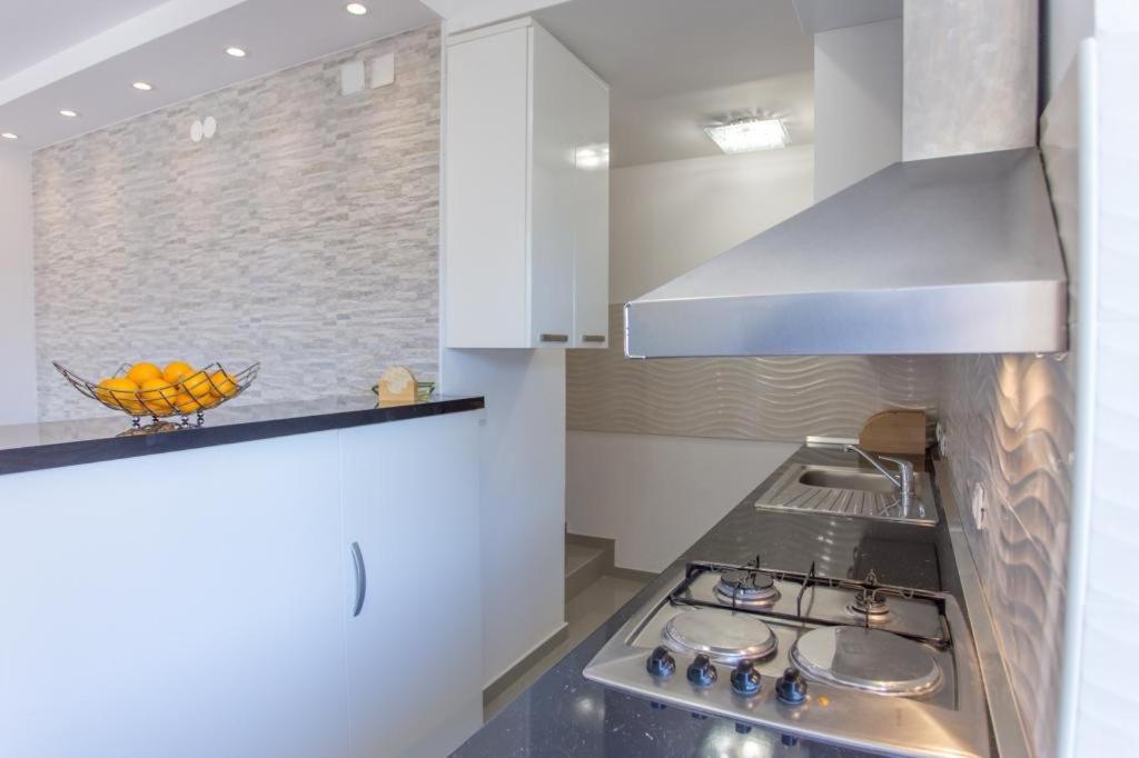 Kuchyňa alebo kuchynka v ubytovaní Apartment Mojaš