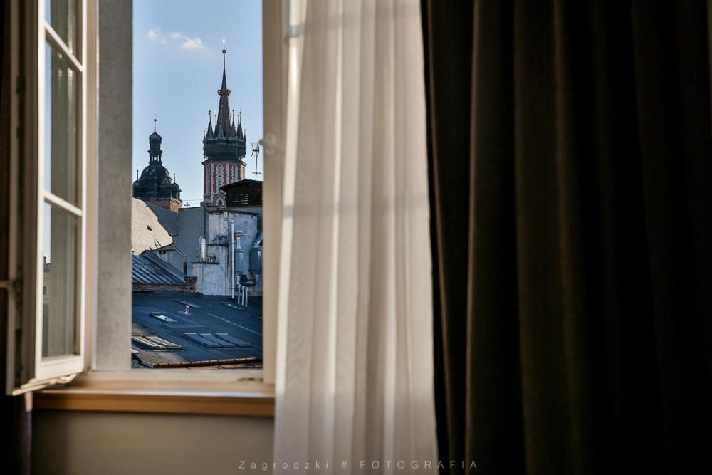 okno z widokiem na miasto w obiekcie Saint Thomas Corner - by Upstairs w Krakowie