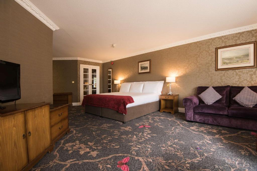 TV a/nebo společenská místnost v ubytování Kingsmills Hotel