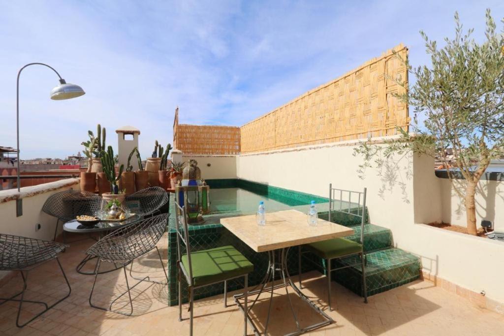 Balkón nebo terasa v ubytování 103Riad Pool RoofTop & Hammam