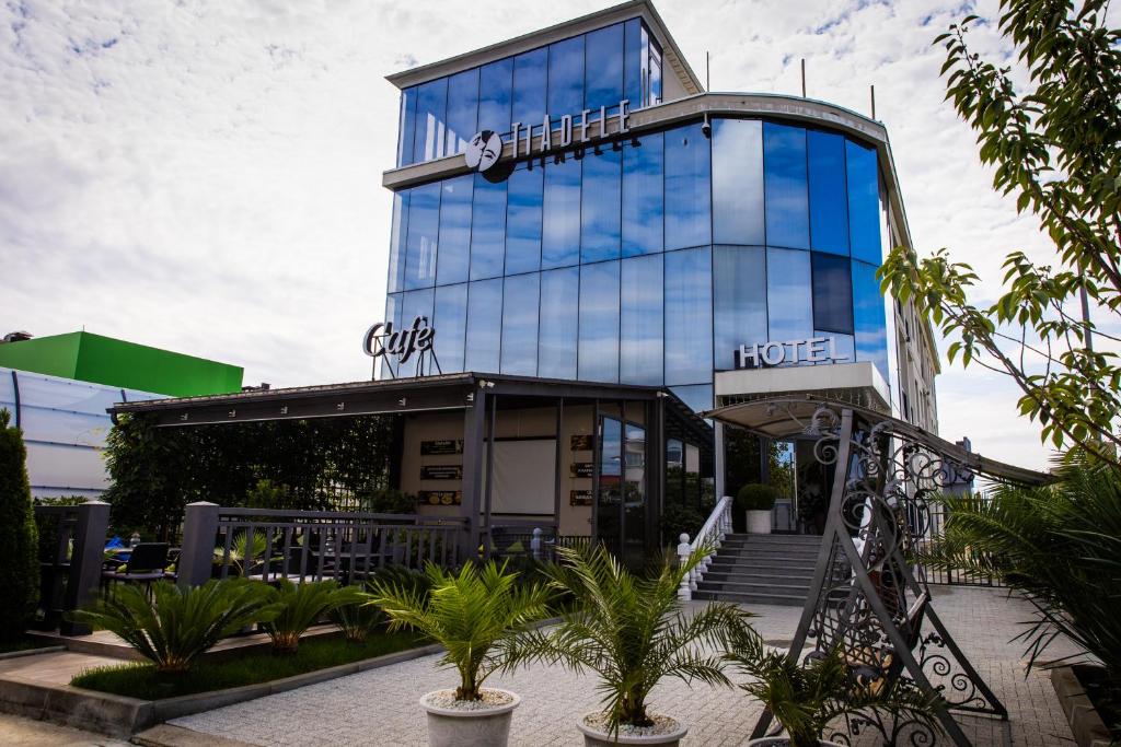 Budova, kde se hotel nachází