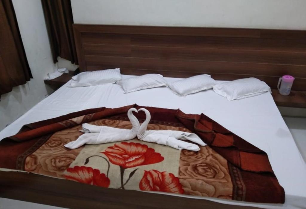 A bed or beds in a room at Sahiba Palace
