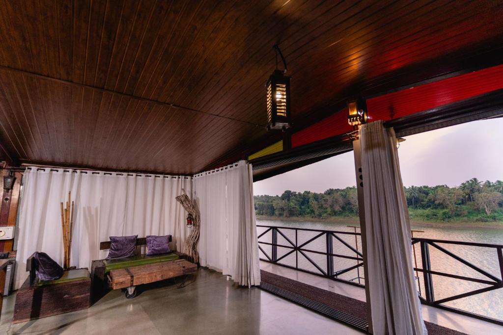 Anchaviyo Resort - Junior Suite Mit Balkon