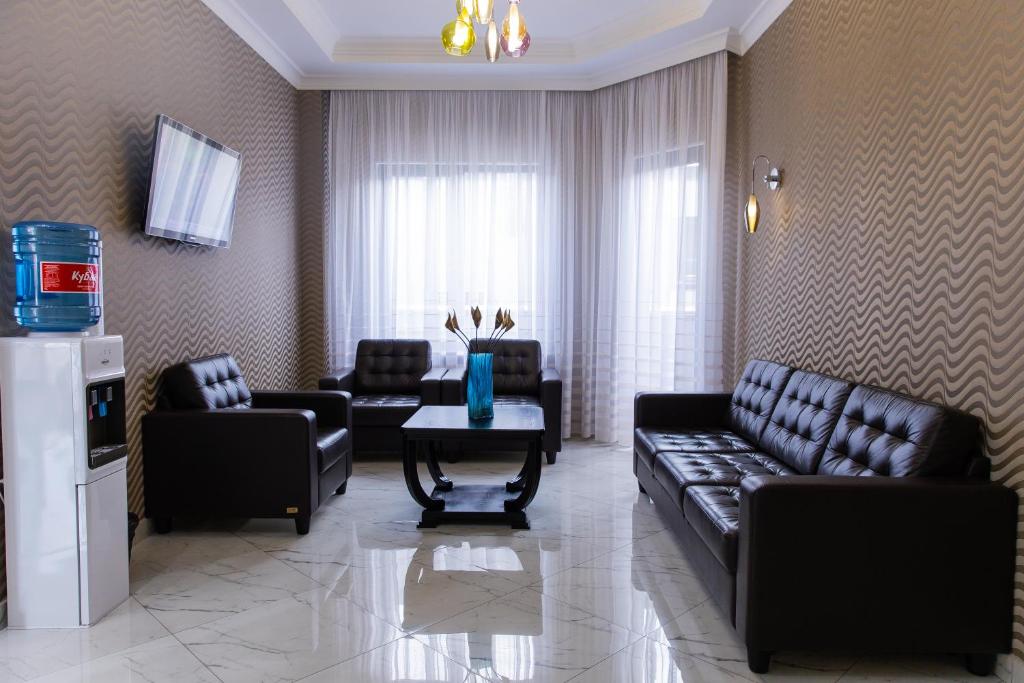 TV a/nebo společenská místnost v ubytování TiAdele Hotel