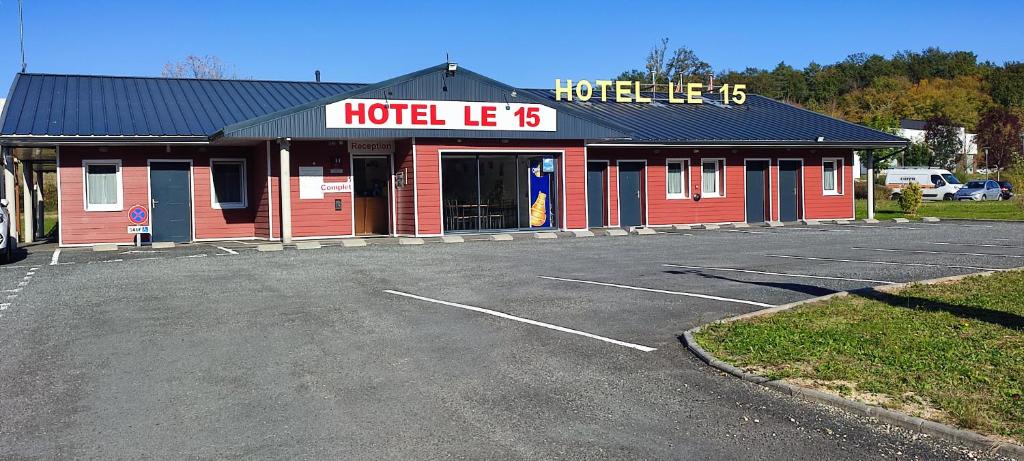 a hotel lee in a parking lot at Hôtel Le 15 Périgueux in Coulounieix-Chamiers
