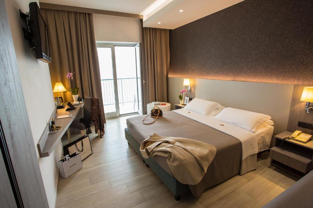 A bed or beds in a room at Hermitage Hotel