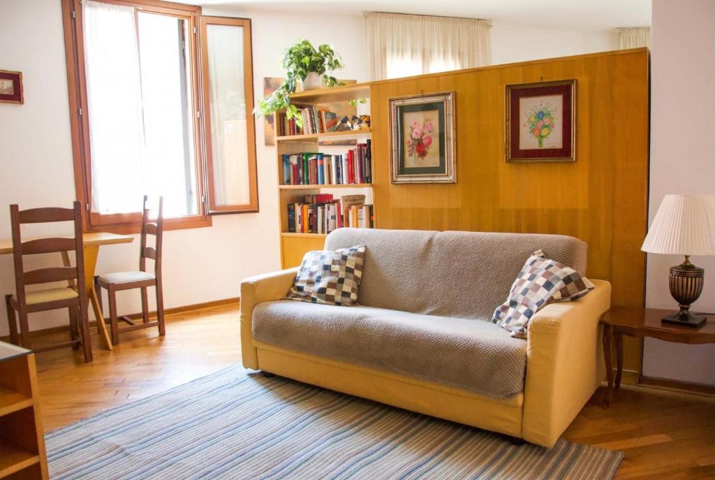 Anzolo Palace - Rooms & Apartments - Studio With Canal View - Separate Building