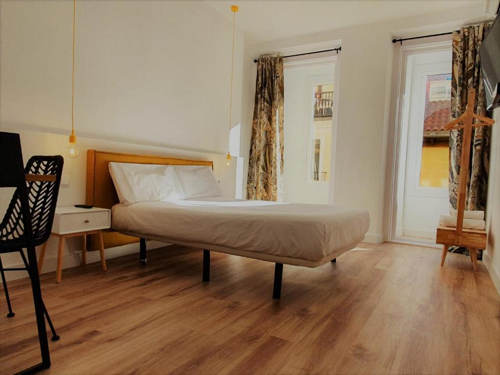 Hostal Manuela by gaiarooms客房内的一张或多张床位