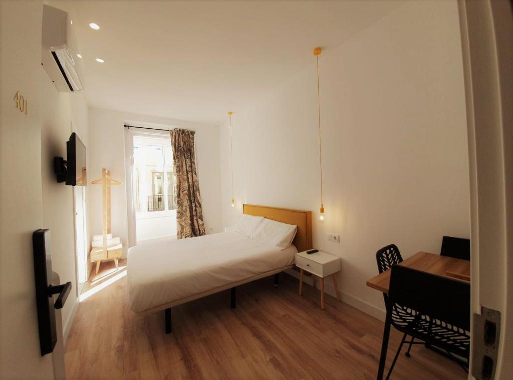 Hostal Manuela by gaiarooms客房内的一张或多张床位