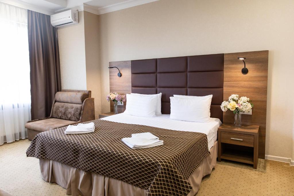 Postel nebo postele na pokoji v ubytování TiAdele Hotel