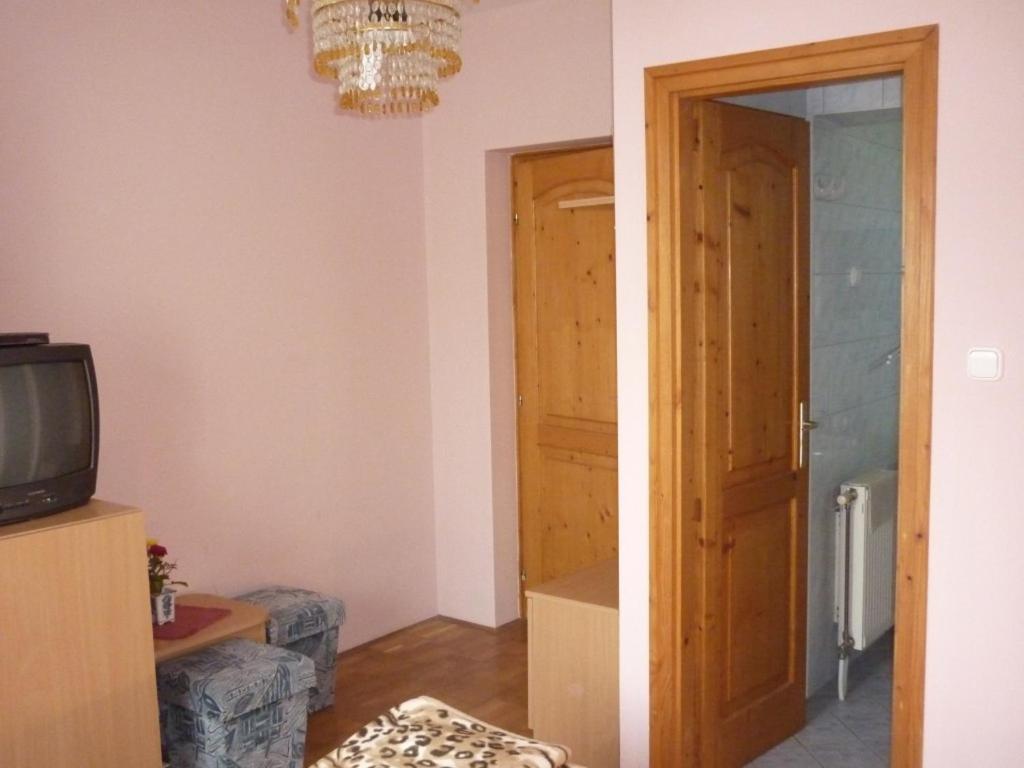 Fotografia z galérie ubytovania Barbara Apartmanház v destinácii Kehidakustány