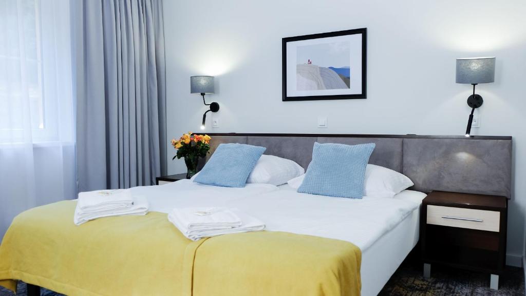 Postel nebo postele na pokoji v ubytování Hotel Rezydencja AS & Spa-Najwyżej w Karpaczu