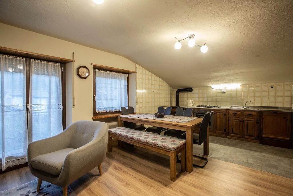 A kitchen or kitchenette at L'Atelier du Temps - HERBETET Appartement