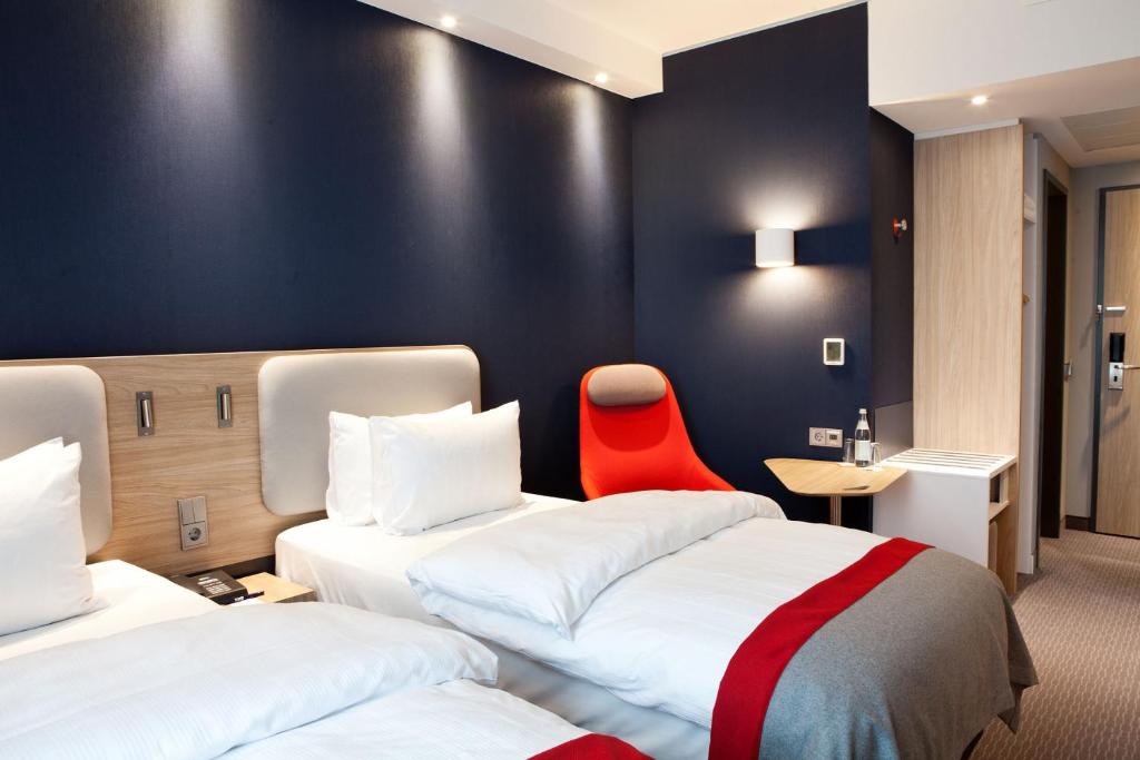 Holiday Inn Express Oberhausen, an IHG Hotel - Standard Twin Room - Top Floor