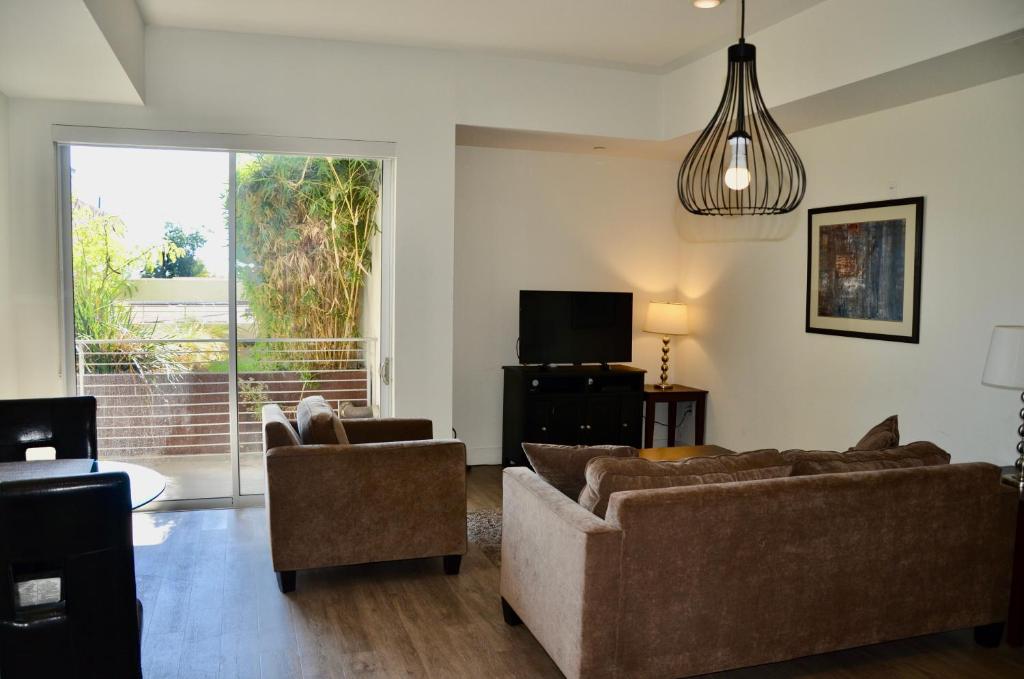 Apartment Westlake 30 Day Stays, Los Angeles, CA