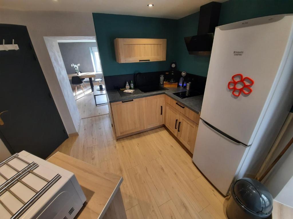 Kuchyň nebo kuchyňský kout v ubytování Gîte chez Thomas et John
