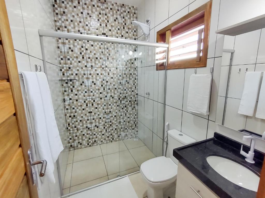 Bilik mandi di Pousada Brisas