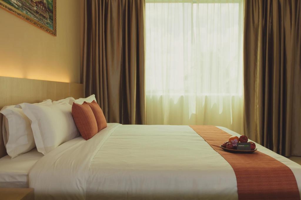 Postel nebo postele na pokoji v ubytování Paragon Lutong Hotel