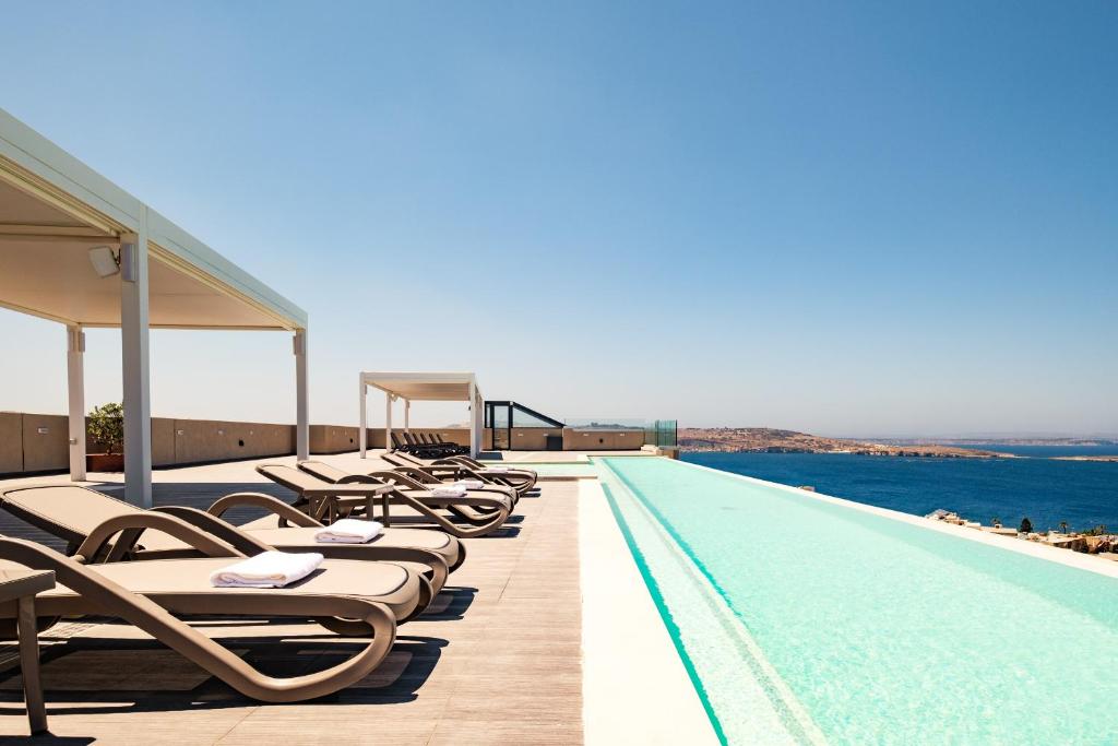 Bazén v ubytování Mayflower Hotel Malta nebo v jeho okolí