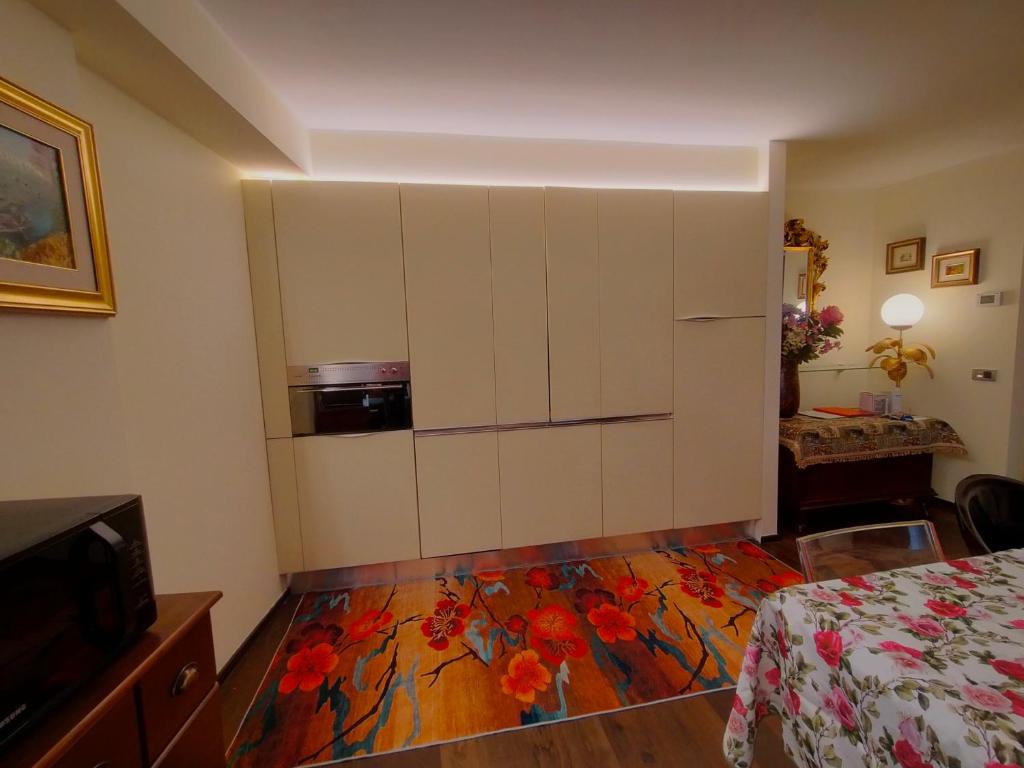 A bed or beds in a room at Verona City San Zeno Apartment