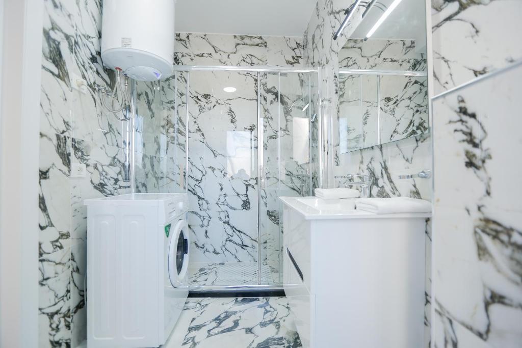 Miku Apartment-Spectacular 1BD At Komuna e Parisit - Imazhi 8