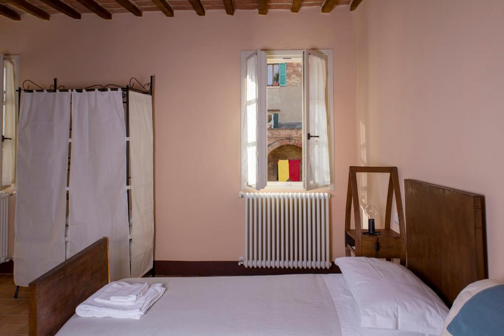 Postel nebo postele na pokoji v ubytování In Collegiata
