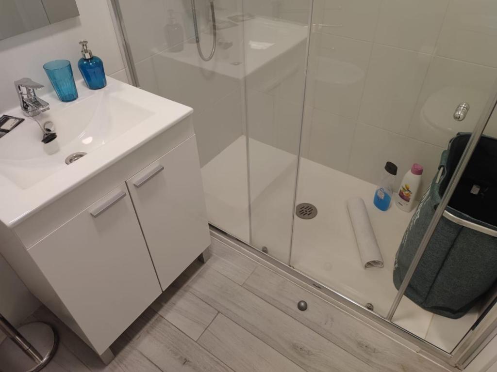 Zdjęcie z galerii obiektu Apartamento Con Encanto 'Larios Street II' w Maladze