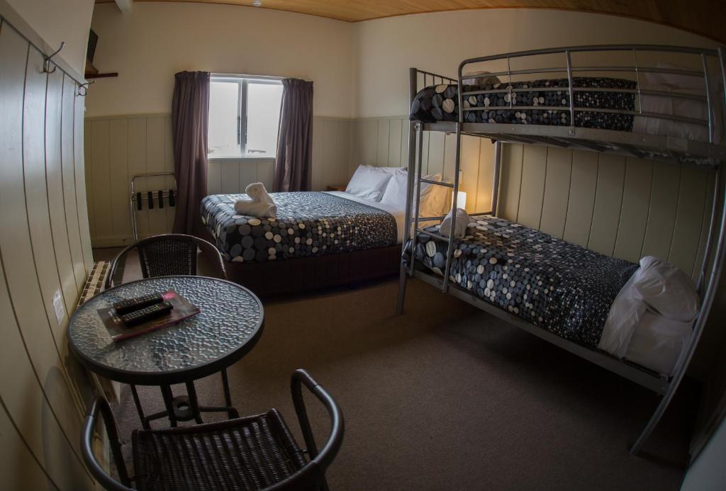 
Queen Room with 1 Queen Bed and 2 Bunk Beds
