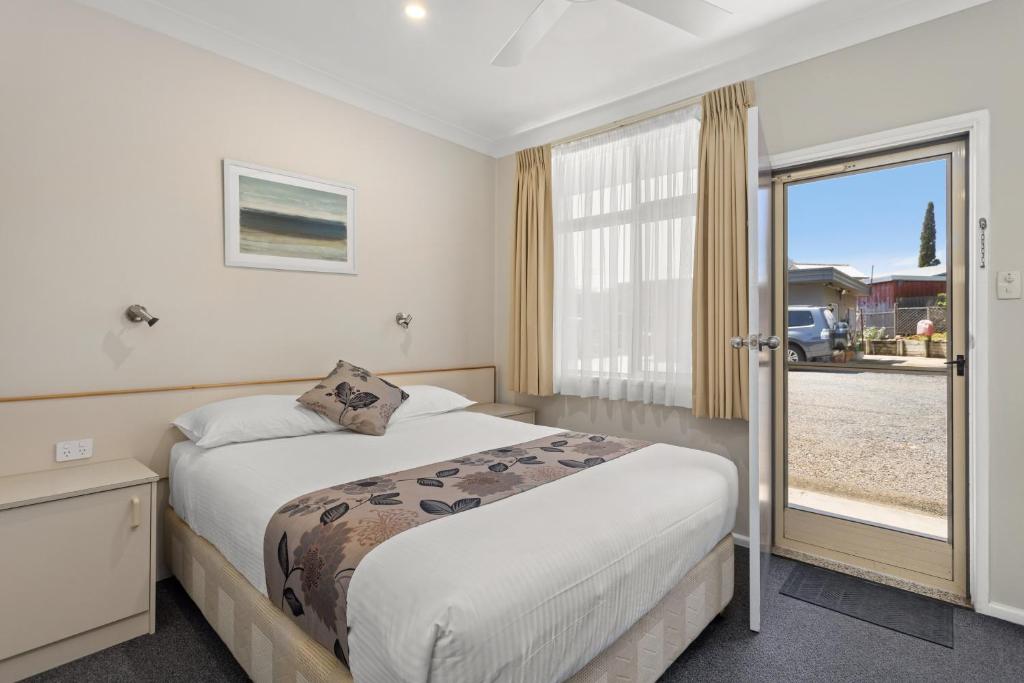Wingham Motel - Deluxe Queen Room
