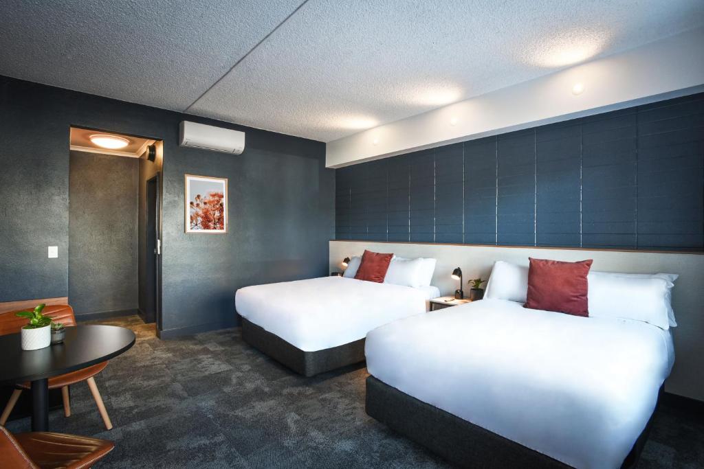 Posteľ alebo postele v izbe v ubytovaní HotelMOTEL Adelaide