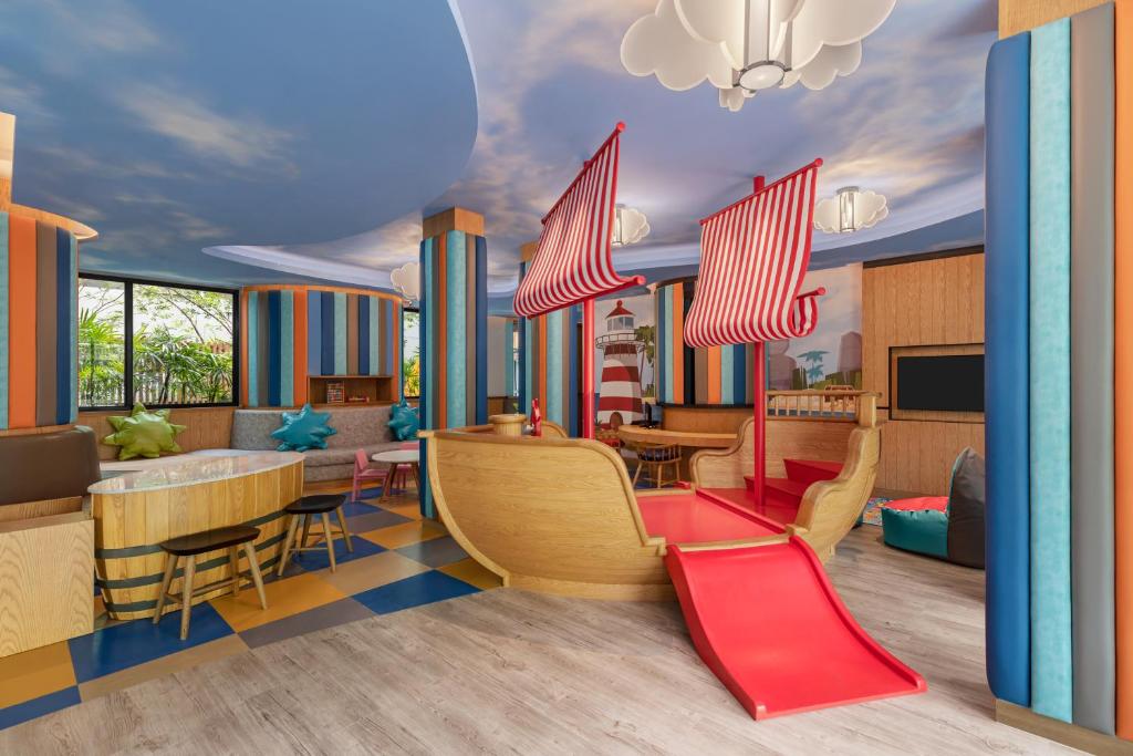 Four Points by Sheraton Phuket Patong Beach Resort - Resim 17