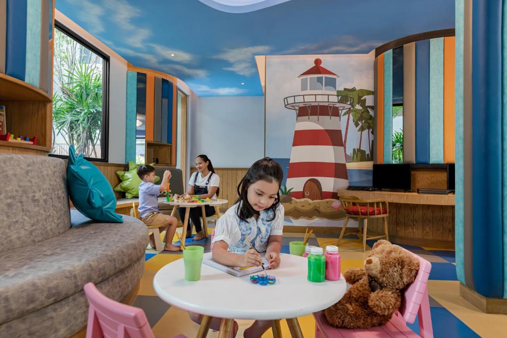 Four Points by Sheraton Phuket Patong Beach Resort - Resim 18