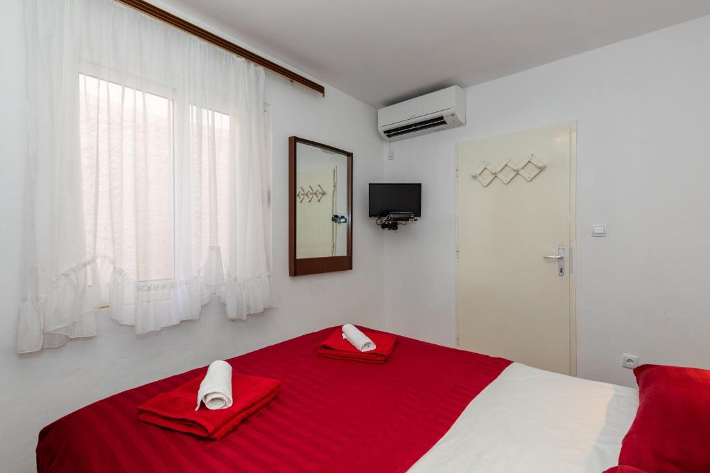 Postel nebo postele na pokoji v ubytování Rooms Edna