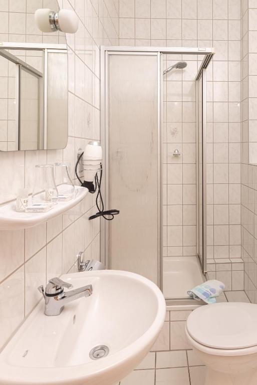 Koupelna v ubytování Hotel Carola