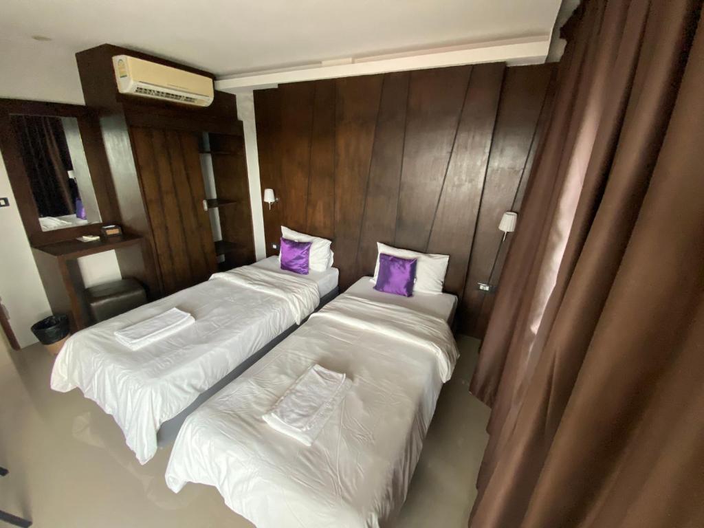 Postel nebo postele na pokoji v ubytování Rakkawan Residence