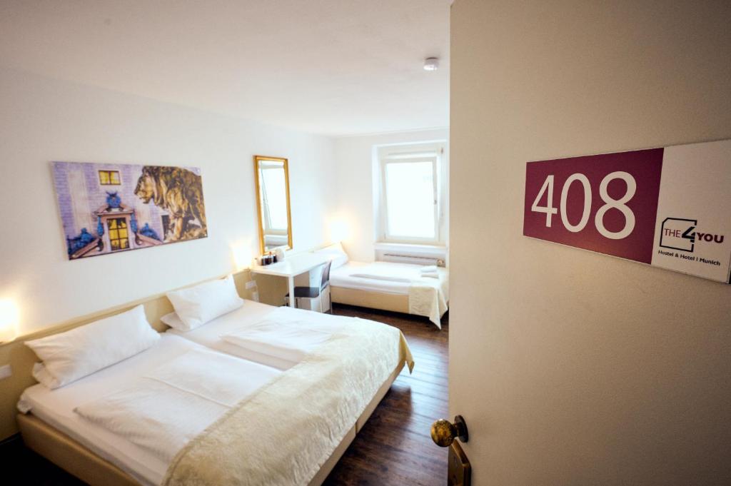 Postel nebo postele na pokoji v ubytování THE 4YOU Hostel & Hotel Munich