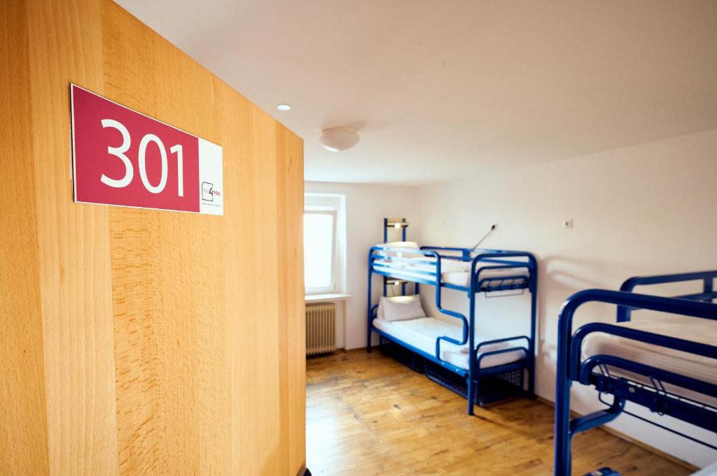 Postel nebo postele na pokoji v ubytování THE 4YOU Hostel & Hotel Munich